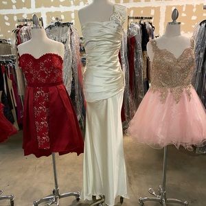 Brand new formal gown, size small 6